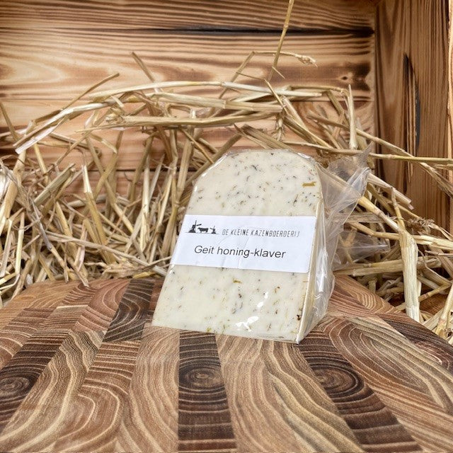 Echte rauwmelkse boeren geitenkaas