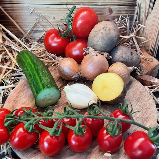 Komkommer, ui, (tros)tomaat en aardappel