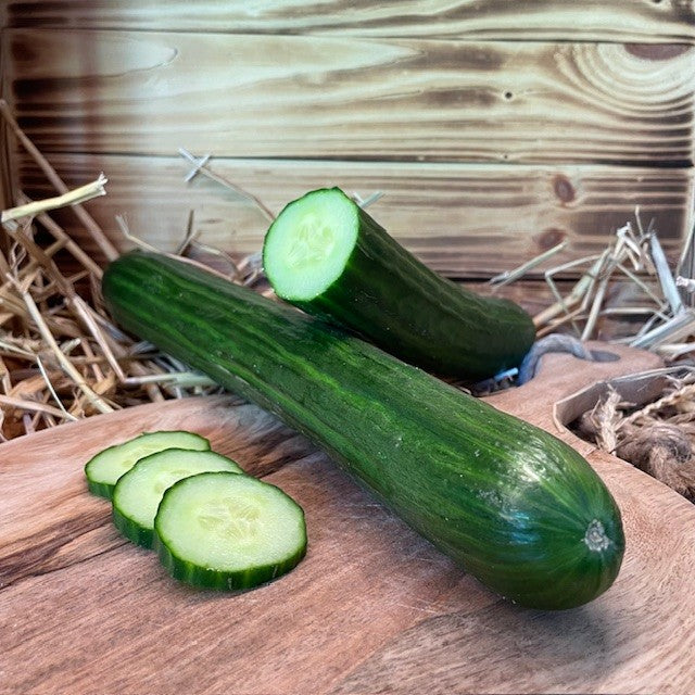 Komkommer, ui, (tros)tomaat en aardappel